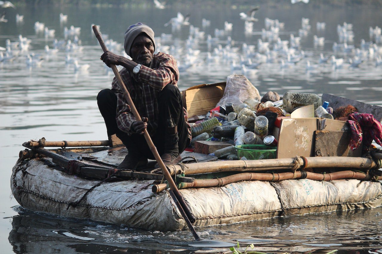 poverty-collecting-plastic-supracycling