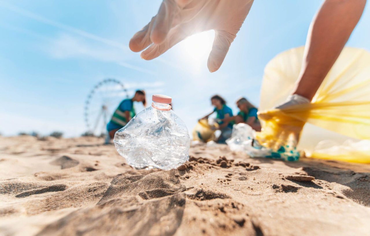 beach-cleanup-pet-plastic-bottle-supracycling